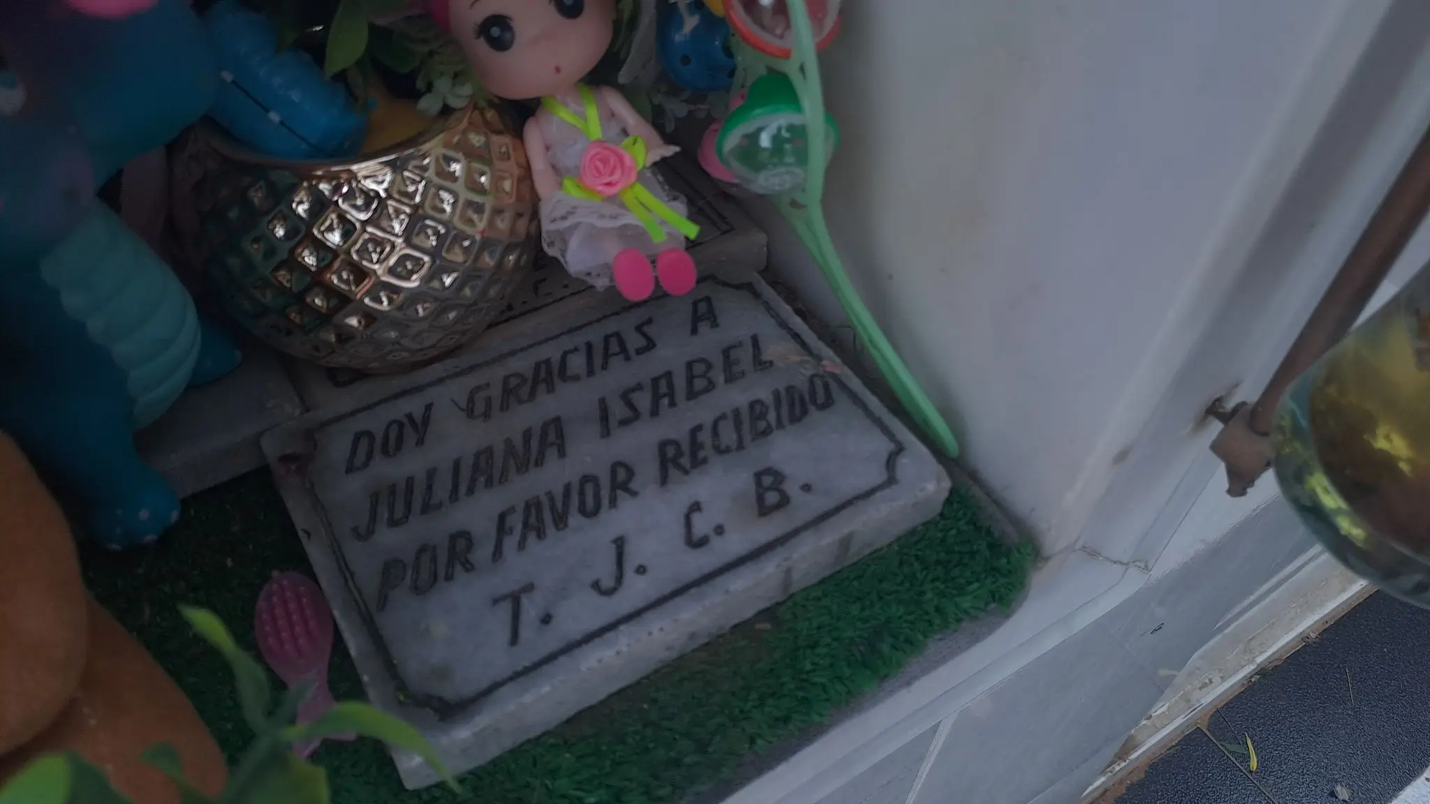 Detalles de la tumba de Juliana