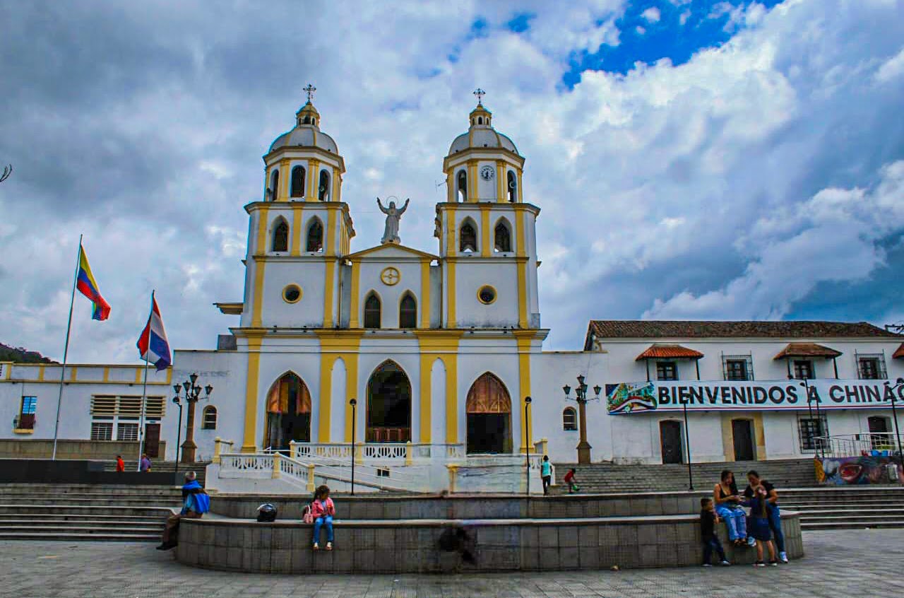 Parroquia San Juan Bautista, ubicada en el corazón del pueblo.